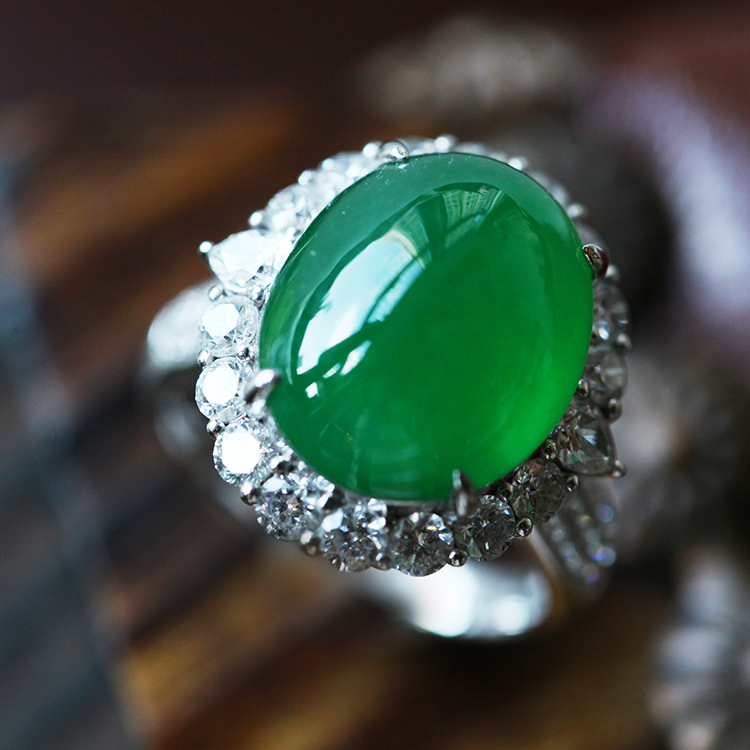 帝王绿蛋面镶嵌戒指