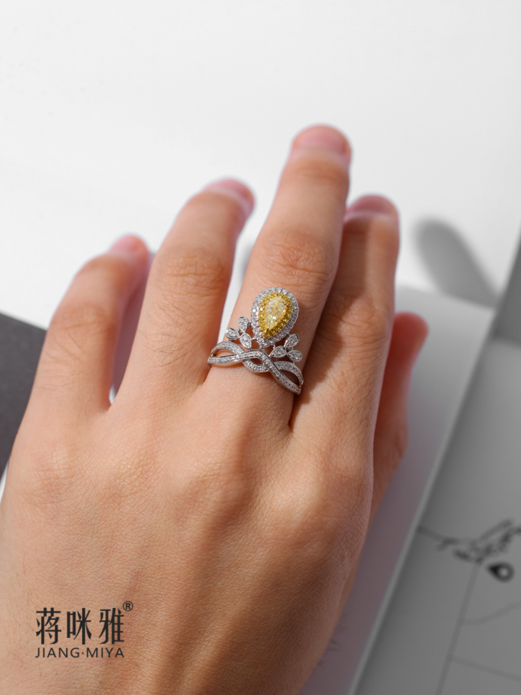 皇冠款式黄钻戒指