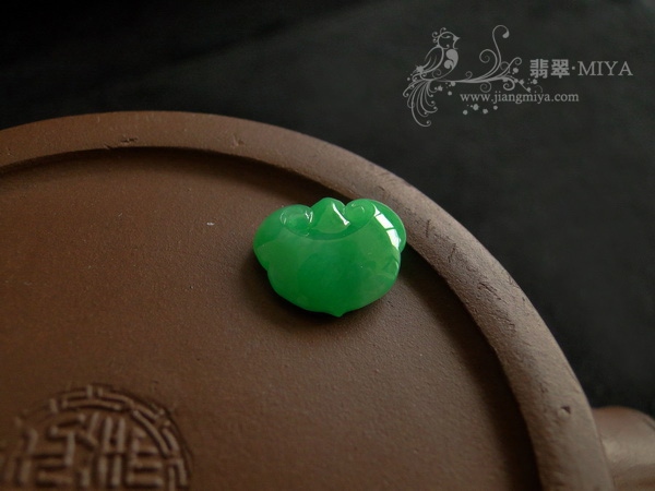 正阳绿翡翠如意蛋面