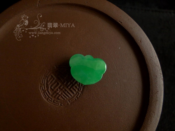 正阳绿翡翠如意蛋面