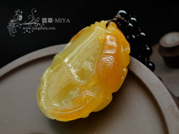 天然翡翠黄翡鹦鹉挂件