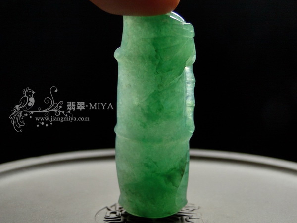 满绿色翡翠节节高挂坠