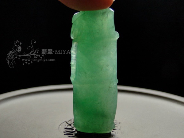 满绿色翡翠节节高挂坠
