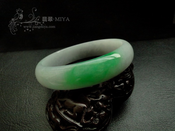 <咪雅翡翠>一抹阳绿翡翠镯子