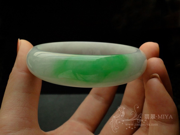 <咪雅翡翠>一抹阳绿翡翠镯子