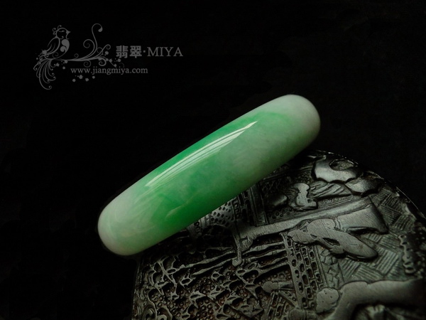 <咪雅翡翠>一抹阳绿翡翠手镯