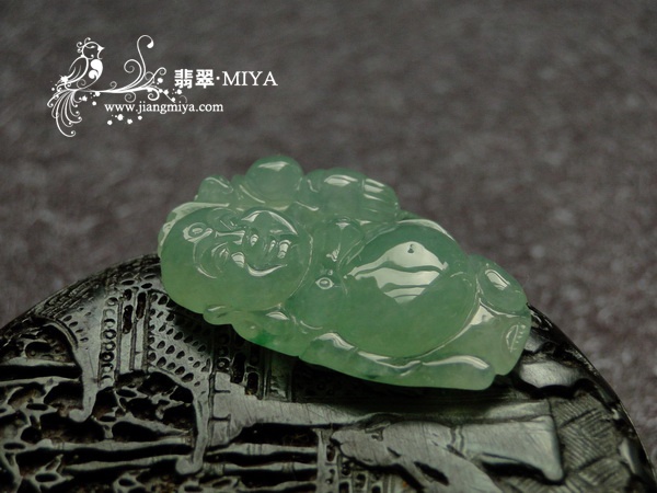 翡翠站佛