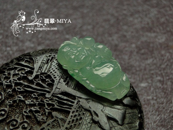 翡翠站佛