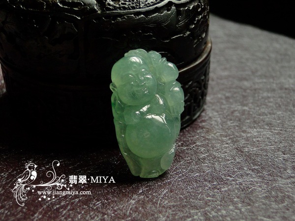 翡翠站佛