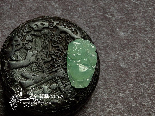 翡翠站佛