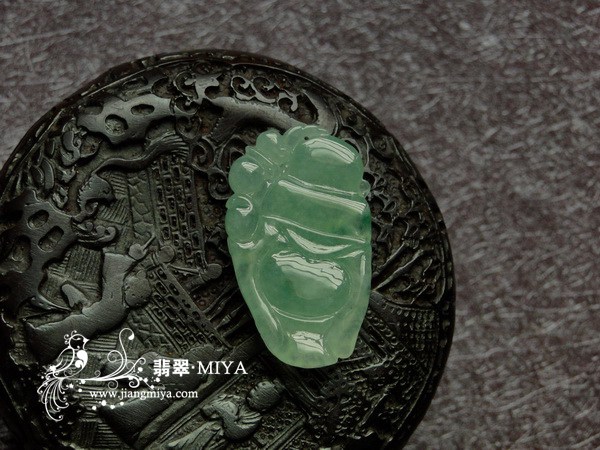 翡翠站佛