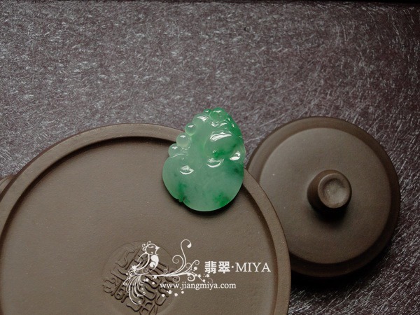 飘绿花翡翠如意
