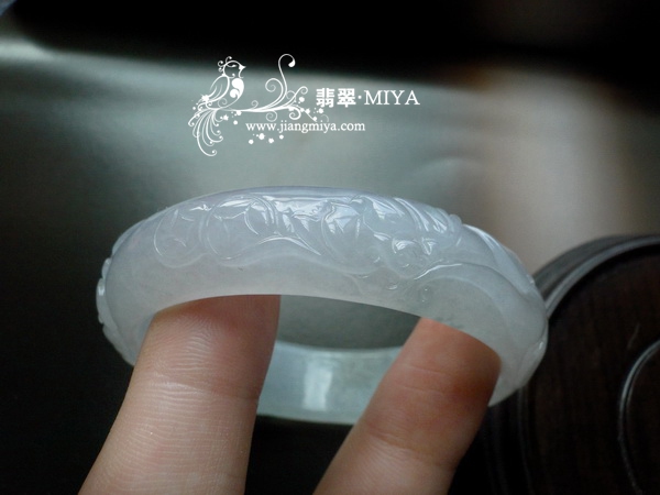 翡翠雕花手镯