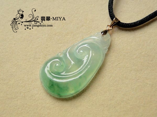 冰飘花翡翠如意