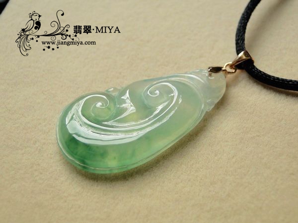 冰飘花翡翠如意