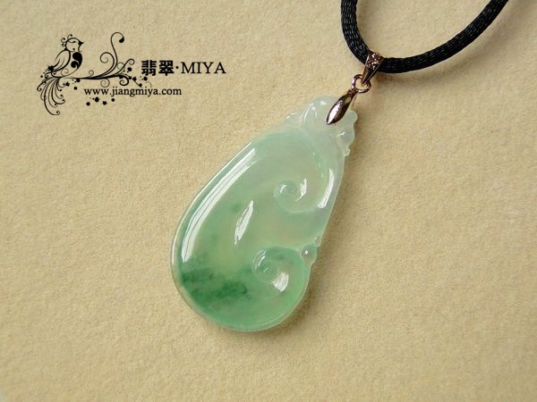 冰飘花翡翠如意