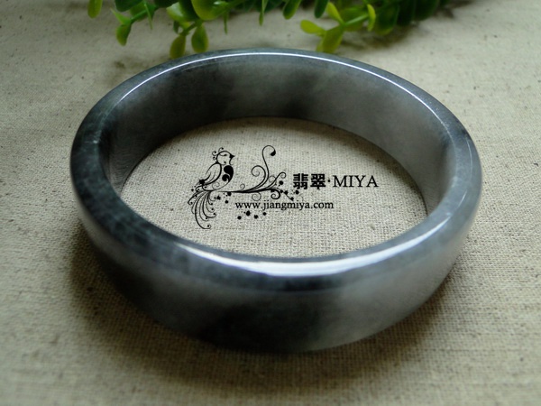 黑芝麻糊翡翠手镯