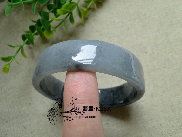 黑芝麻糊翡翠手镯