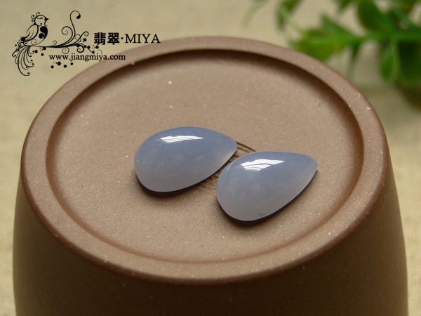 冰糯种茄紫色紫罗兰翡翠水滴型裸石蛋面