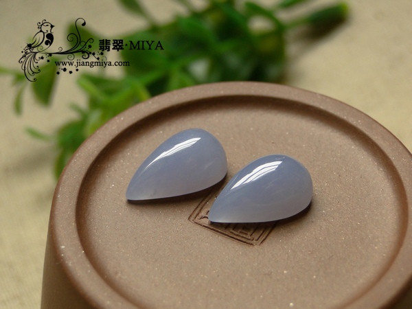 冰糯种茄紫色紫罗兰翡翠水滴型裸石蛋面
