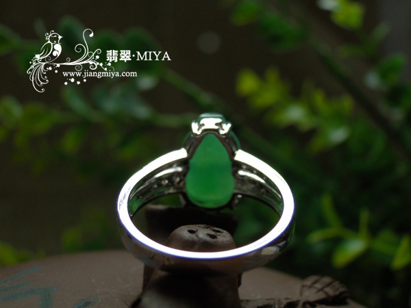 绿色翡翠葫芦戒指