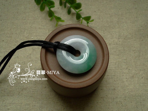 翡翠平安扣