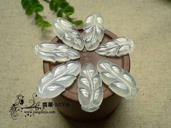 冰种翡翠小树叶