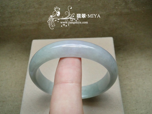 A货翡翠手镯