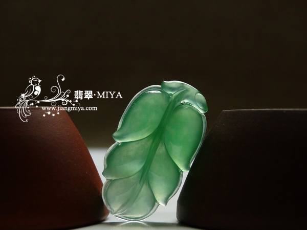收藏级别老坑玻璃种艳阳绿翡翠叶子