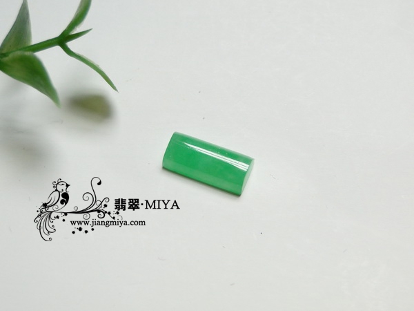 冰种苹果绿翡翠随形蛋面预定
