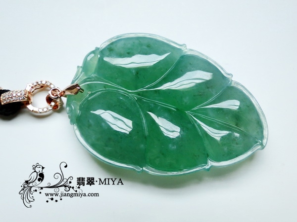 罕见美貌收藏级老坑冰种满绿色翡翠大树叶吊坠