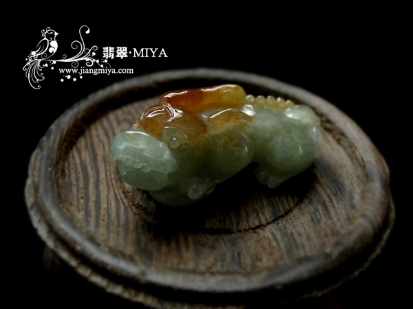 超级艳丽翡翠貔貅