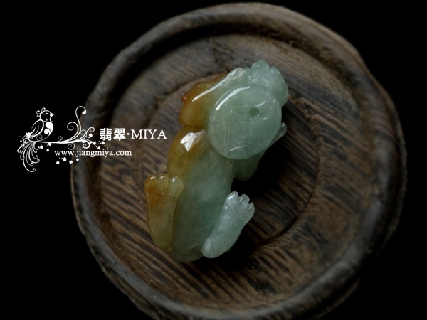 超级艳丽翡翠貔貅