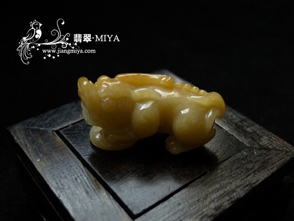 超级艳丽翡翠貔貅