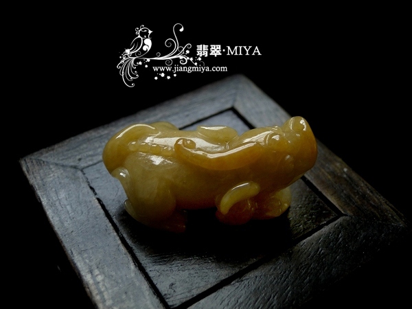 超级艳丽翡翠貔貅