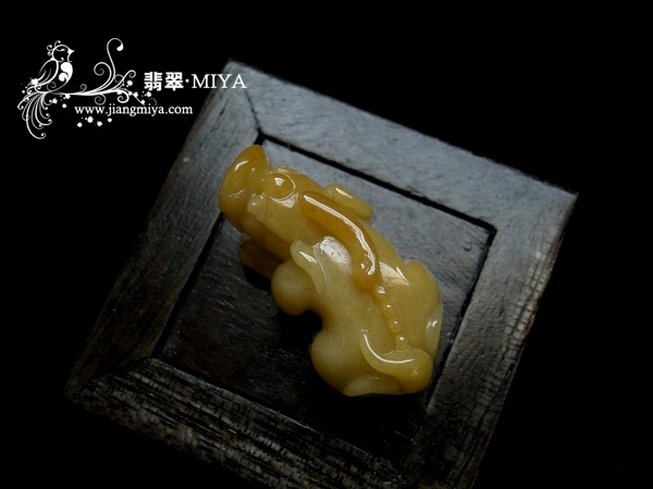 超级艳丽翡翠貔貅