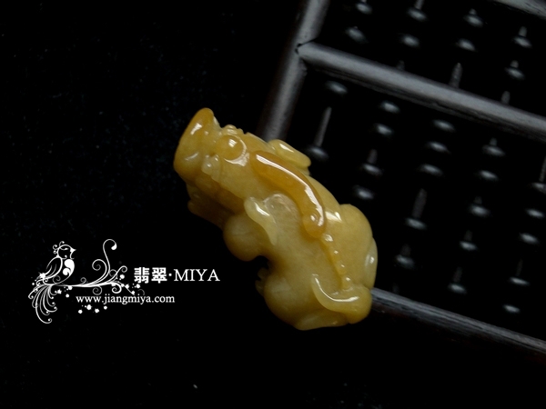超级艳丽翡翠貔貅