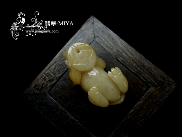 超级艳丽翡翠貔貅