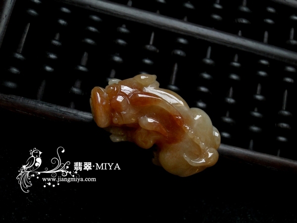超级艳丽翡翠貔貅