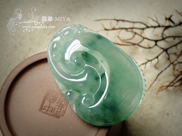 冰种翡翠大如意挂件