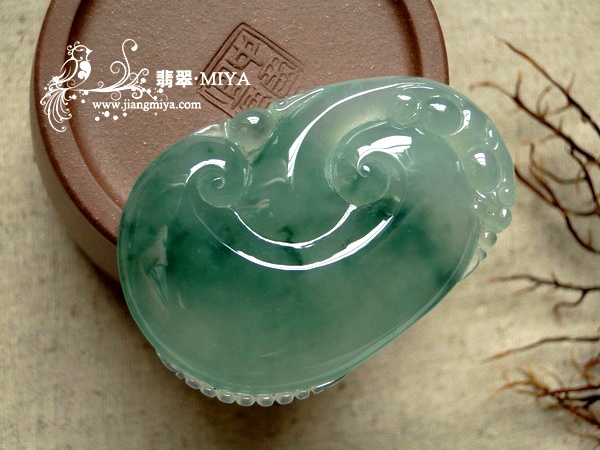 冰种翡翠大如意挂件
