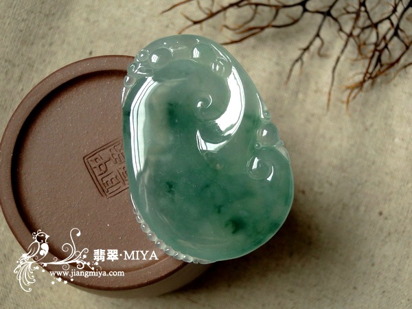 冰种翡翠大如意挂件
