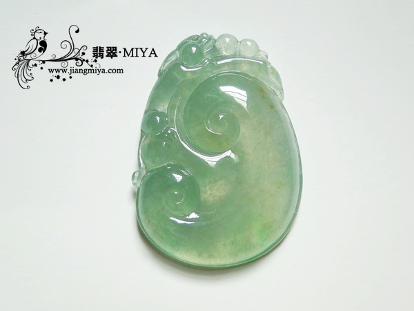 冰种翡翠大如意挂件