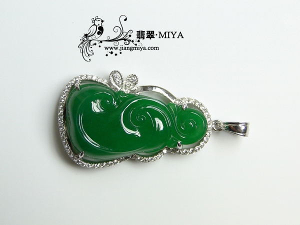 收藏级完美满绿色浓阳绿翡翠如意