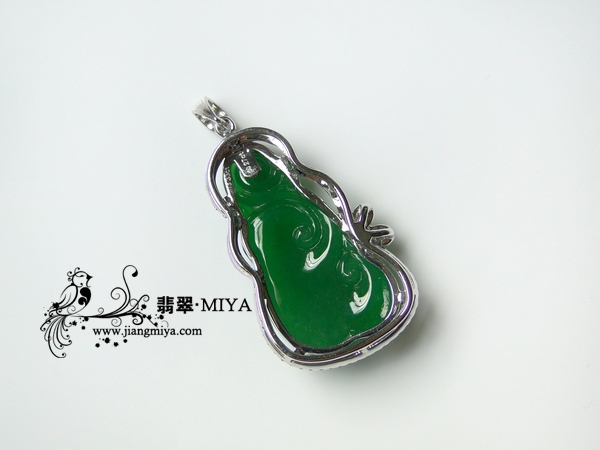 收藏级完美满绿色浓阳绿翡翠如意