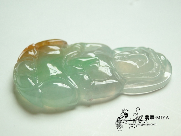 收藏级别罕见冰种三彩俏色翡翠大观音