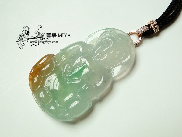 收藏级别罕见冰种三彩俏色翡翠大观音