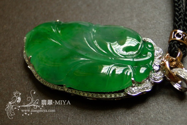 老坑冰玻种起荧光辣色艳绿翡翠大叶子