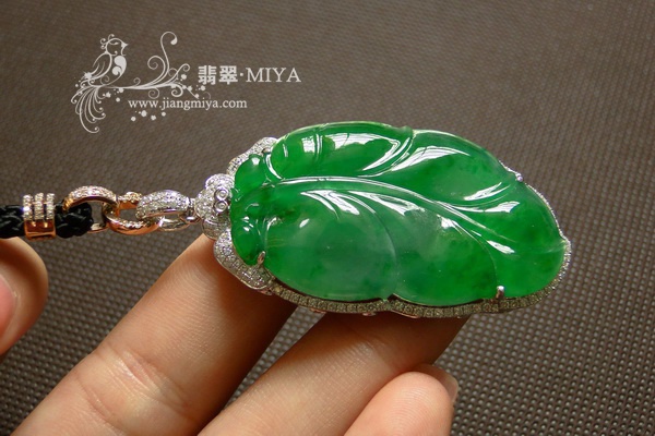 老坑冰玻种起荧光辣色艳绿翡翠大叶子