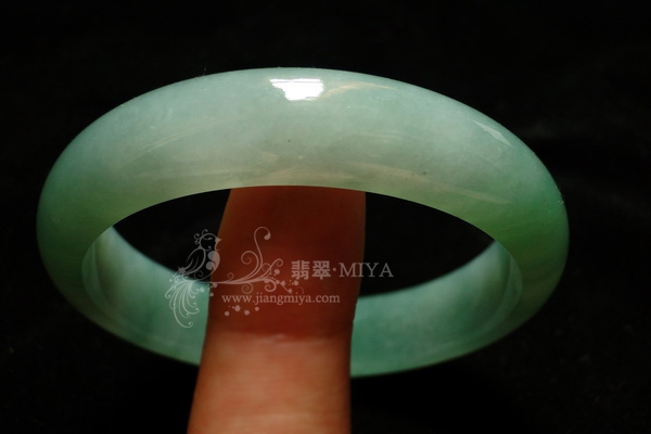 冰糯种翡翠手镯